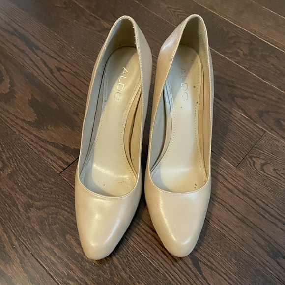 Aldo Beige Heels- Used but in very good condition. Size 39. - Picture 4 of 7